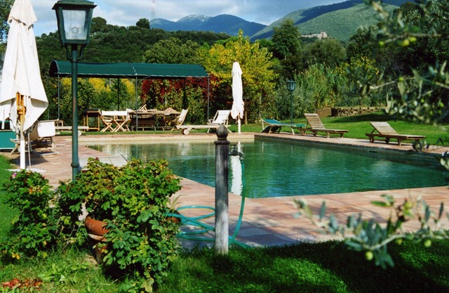 Rome countryside villa with swimming pool & outside bbq and pizza oven