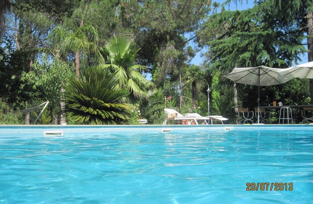 ROME VILLA COTTAGE EXCLUSIVE USE OF LARGE SWIMMING POOL TREEHOUSE AVAILABLE
