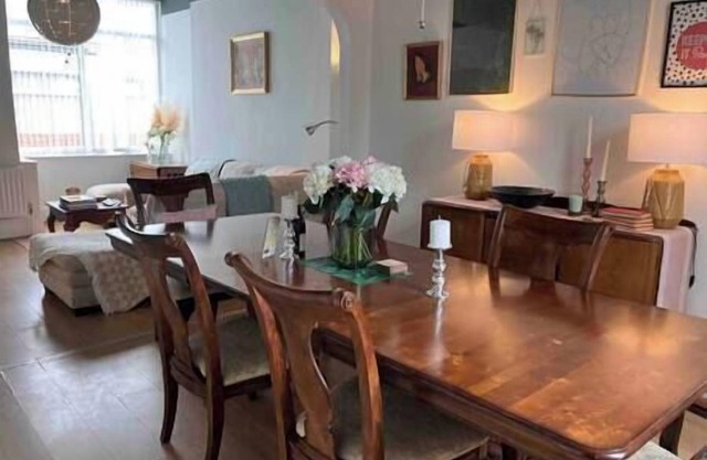 Romford Cottage Parking, Wi-Fi, City, Metro & Hospital