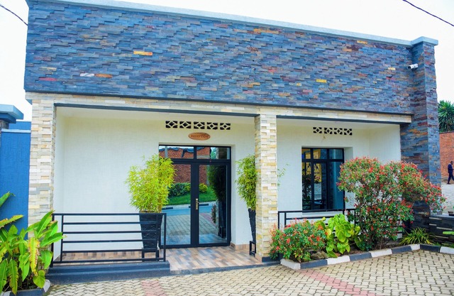 Rond Point Gorilla Boutique - Kinigi
