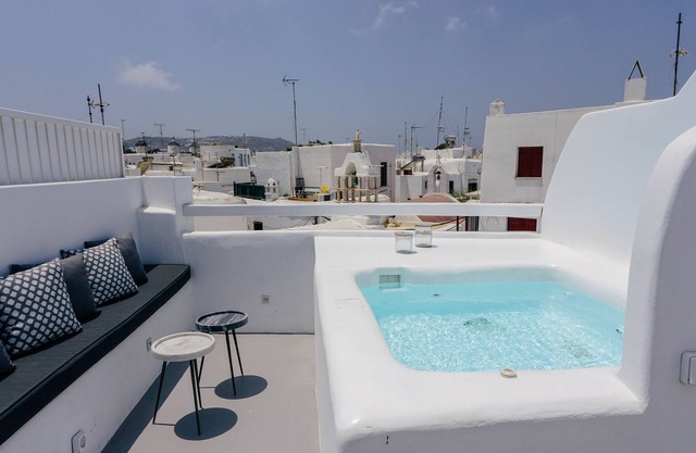 Roofs of Chora, Townhouse with Rooftop Pool