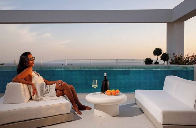 ROOFTOP LUXURY PENTHOUSE with private SWIMMING POOL