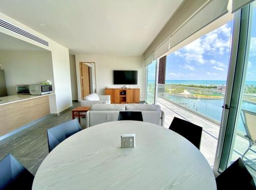 Rooftop pool- family apartment- ocean view -close