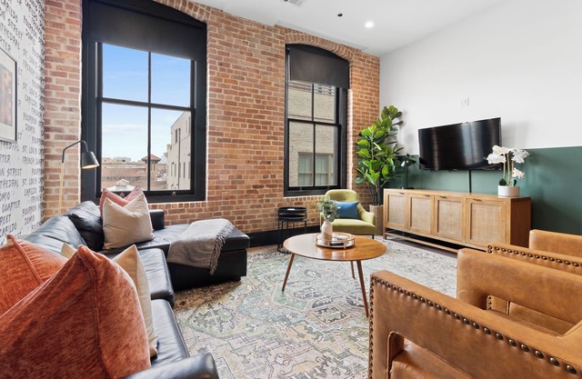 Rooftop Pool | Full Kitch | Game Room | Valet Park | Sleeps 12 | Heated Pool | Gym
