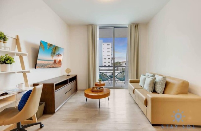 Rooftop Pool & Hot Tub + Gym|Hollywood Beach