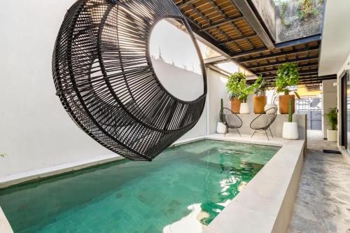 Rooftop & Private Pool Property Family