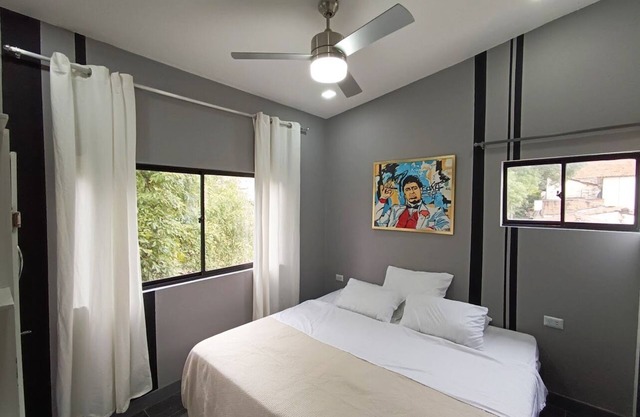Rooftop Private Room w/Jacuzzi access Awesome View