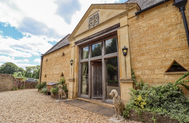 ROOKERY HALL, family friendly, luxury holiday cottage in Broadway