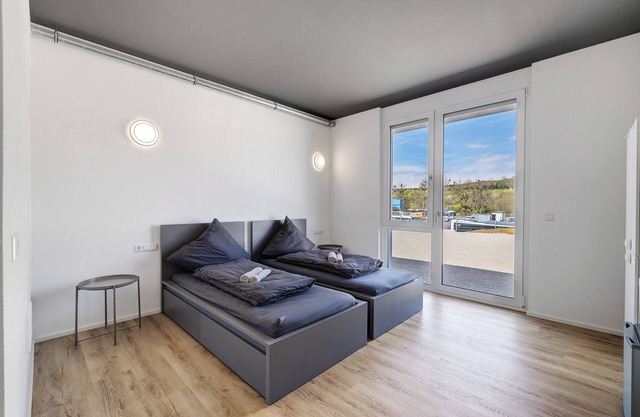 Room '12' with Wi-Fi