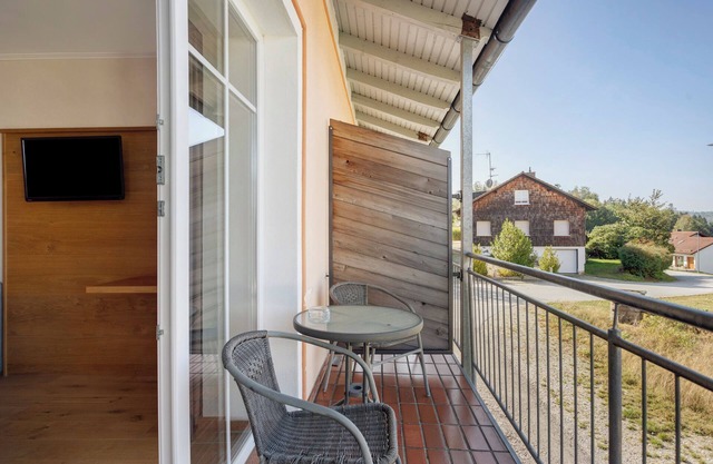 Room 13 - Double room with sofa bed with mountain view, shared terrace and Wi-Fi