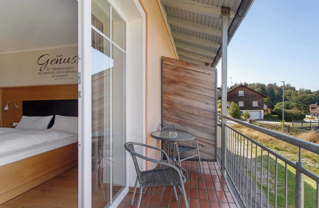 Room 16 - Double room with sofa bed with mountain view, shared terrace and Wi-Fi