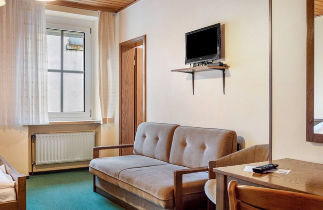 Room 2 - Double room with Wi-Fi