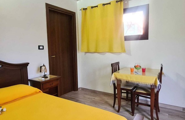 Room 2 double with bathroom, air conditioning and separate entrance