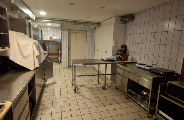 Room 201 - Stay-Central, Hotel Bellevue, Naters