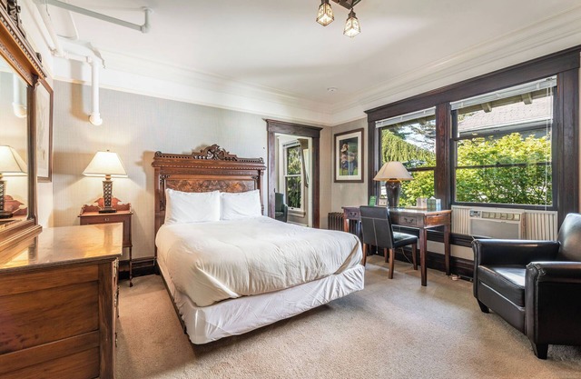 Room 202 - Unique Accommodations in Seattle's Capitol Hill