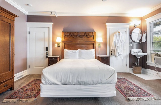 Room 203 - Unique Accommodations in Seattle's Capitol Hill