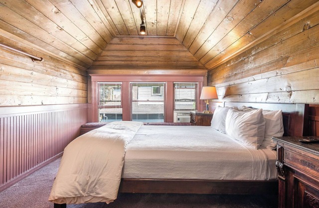 Room 307 - Unique Accommodations in Seattle's Capitol Hill