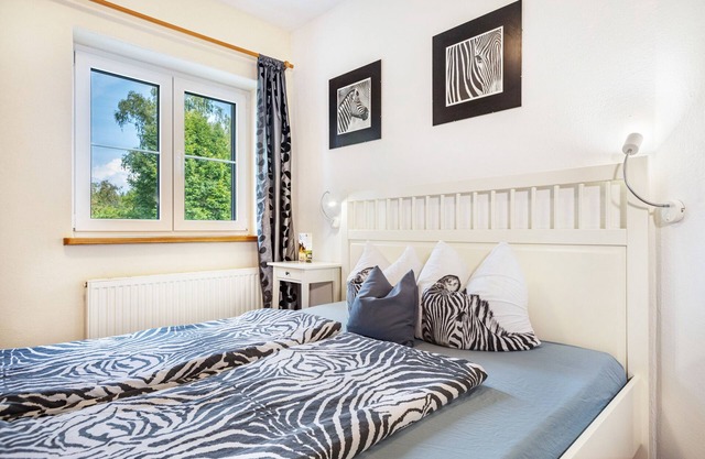 Room 5, large cozy room for 2-3 people