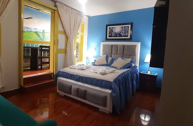 room 5 minutes from the main street