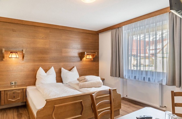 Room '6' with Mountain View and Balcony
