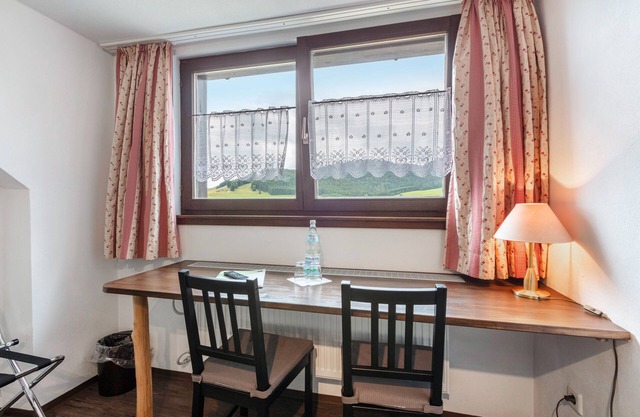 Room '8' with Mountain View, Shared Terrace and Wi-Fi