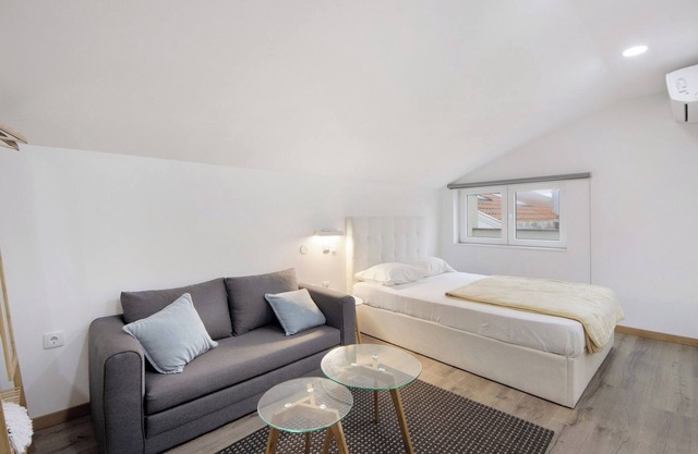 Room 'Al Katekero - Quarto 203' with Balcony, Wi-Fi and Air Conditioning