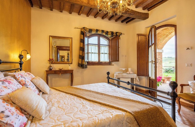 Room 'Alba' with Shared Pool, Wi-Fi and Air Conditioning