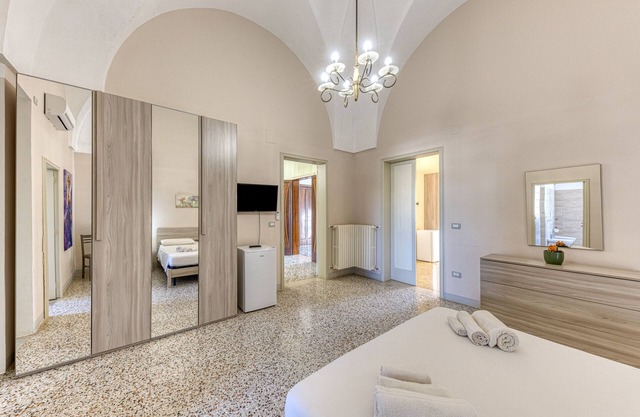 Room 'Alloggio Con Bagno Privato Destra' with Balcony and Air Conditioning