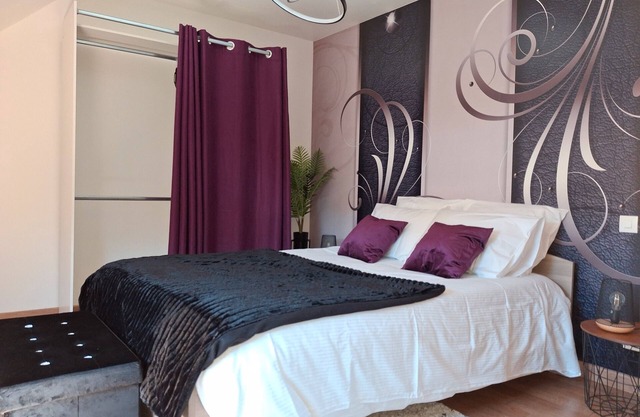 Room 'Améthyste' with Shared Terrace, Shared Garden and Wi-Fi