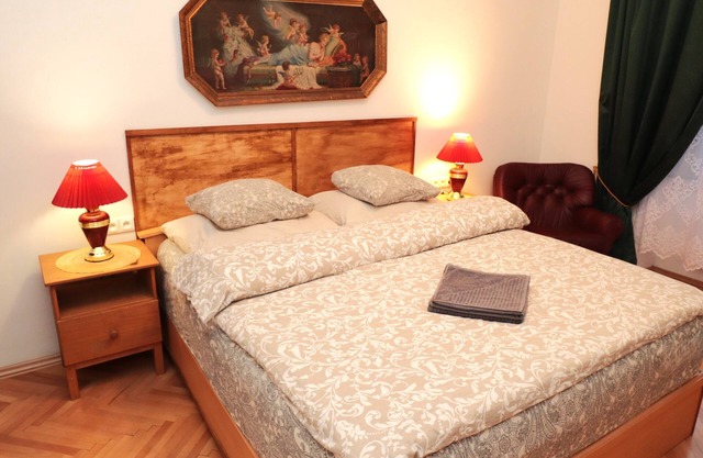 Room and Parking Assistance (K1)