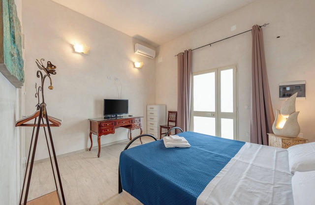Room 'Anghelos - Piromafu' with Shared Terrace, Wi-Fi and Air Conditioning