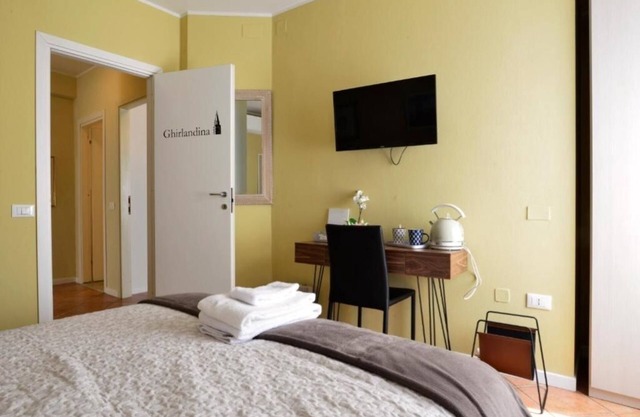 Room & Breakfast Canalino 21: Standard Double Room with Shared Bathroom