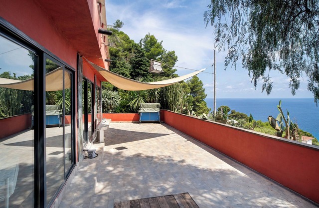 Room 'Camera Orizzonte' with Sea View, Shared Terrace and Wi-Fi