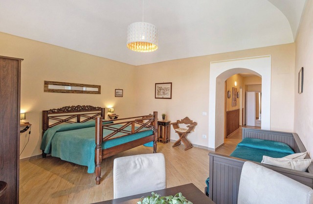 Room 'Caruso' with Shared Terrace, Wi-Fi and Air Conditioning