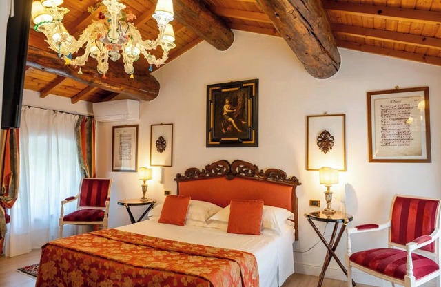 Room 'Casino Di Caccia 3' with Shared Pool, Wi-Fi and Air Conditioning