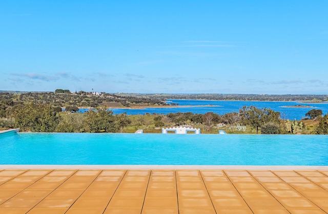 Room 'Cegonha' with Shared Pool, Wi-Fi and Air Conditioning