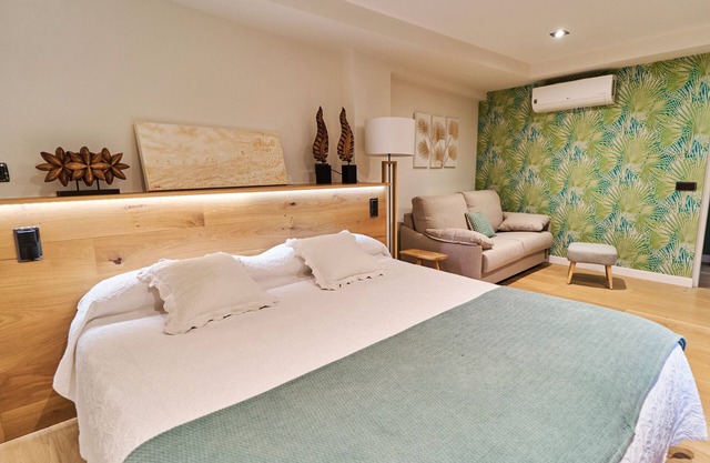 Room 'Doble Superior - Los Gigantes' with Shared Pool, Wi-Fi and Air Conditioning