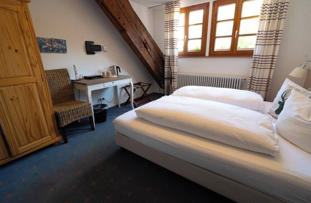 Room 'Double Room 8' with Shared Garden and Wi-Fi