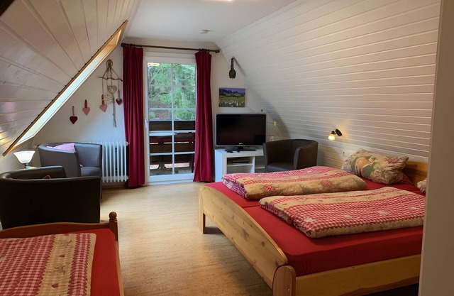 Room 'Dreibettzimmer Mit Balkon' with Mountain View, Shared Terrace and Wi-Fi