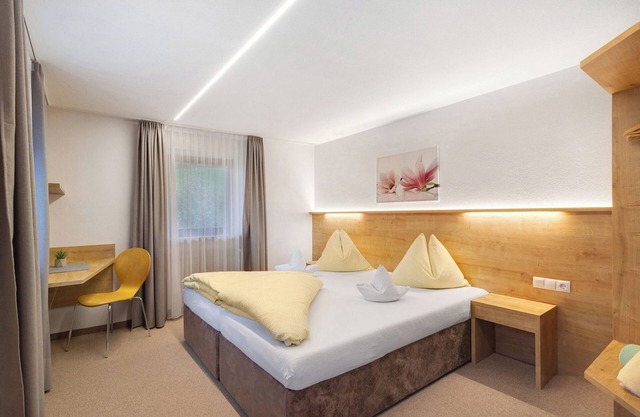 Room 'Ederhof 5' with Mountain View, Shared Terrace and Wi-Fi