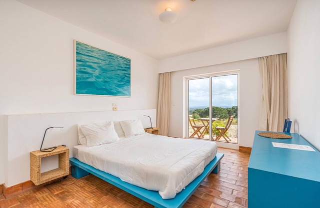 Room 'Fevereiro' with Sea View, Shared Pool and Wi-Fi