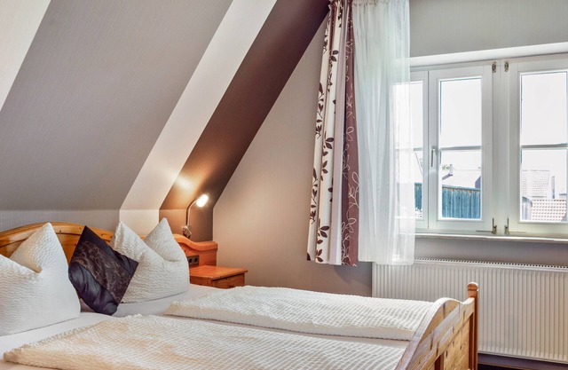 Room 'Gästehaus Lutz - Zimmer 4' with Shared Terrace, Shared Garden and Wi-Fi