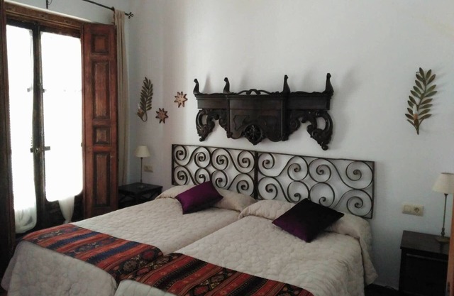 Room 'Habitación 2' with Private Garden, Wi-Fi and Air Conditioning