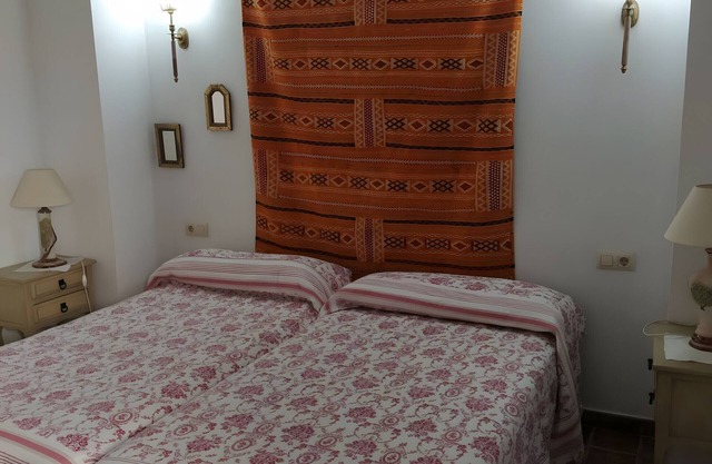 Room 'Habitación 6' with Private Garden, Wi-Fi and Air Conditioning