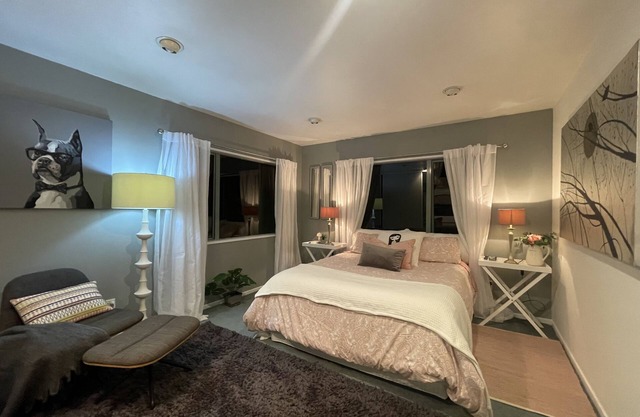 Room in a tropical garden with a pool and great location on North Shore