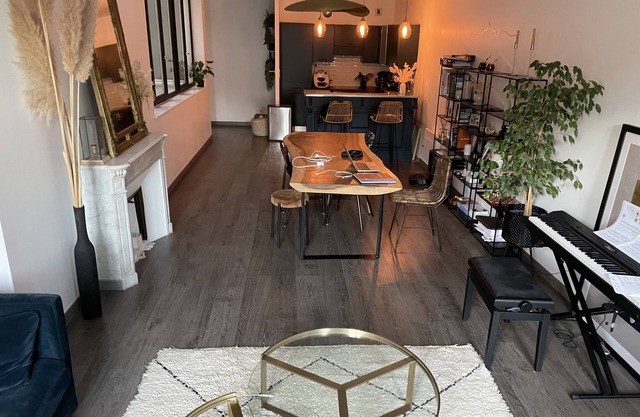 Room in apartment located in the golden triangle of Marseille