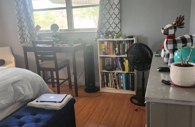 Room in Condo/Home-like Stay in Florida