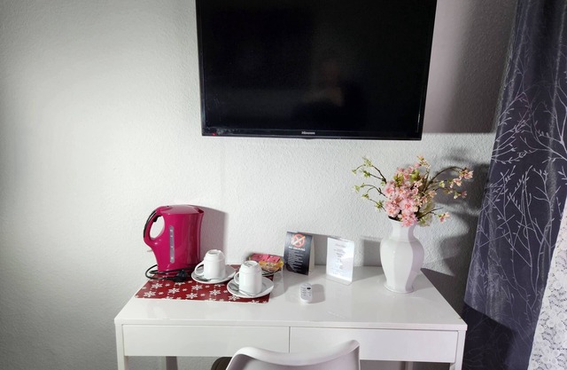 Room in Guest Room - City Hotel - Double Room 117