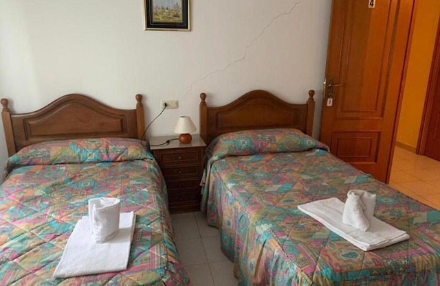 Room in Guest room - Hostal restaurante Seoane