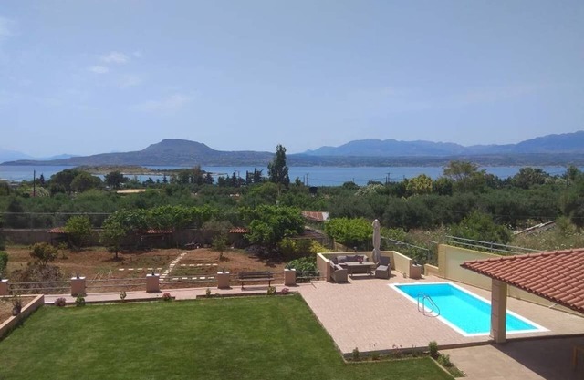 Room in rural accommodation 250 of beautiful sandy beach.